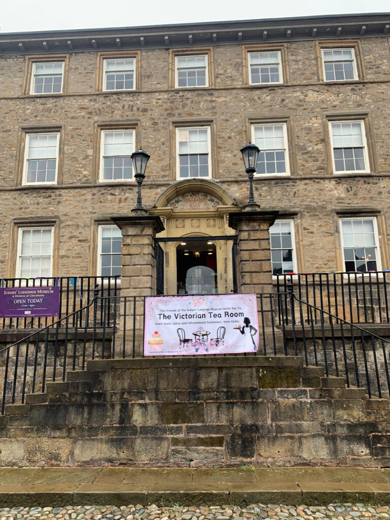 New banner draws in the crowds